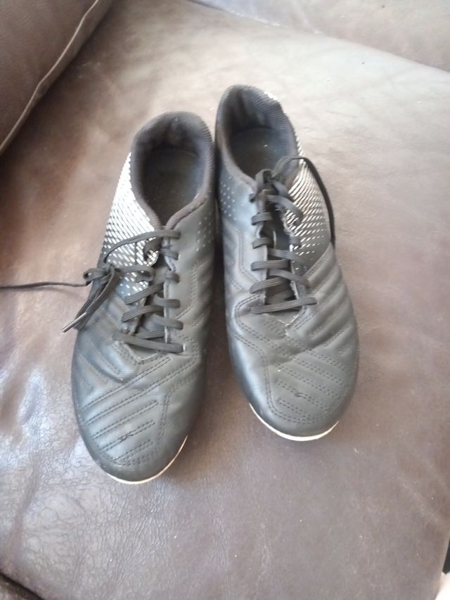 Zapatero de futbol talla 42