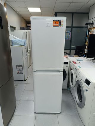 Nevera Indesit nueva con garantía 