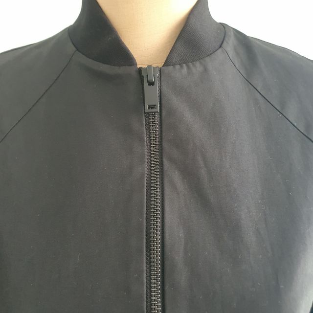 Parka Negra Marca COS