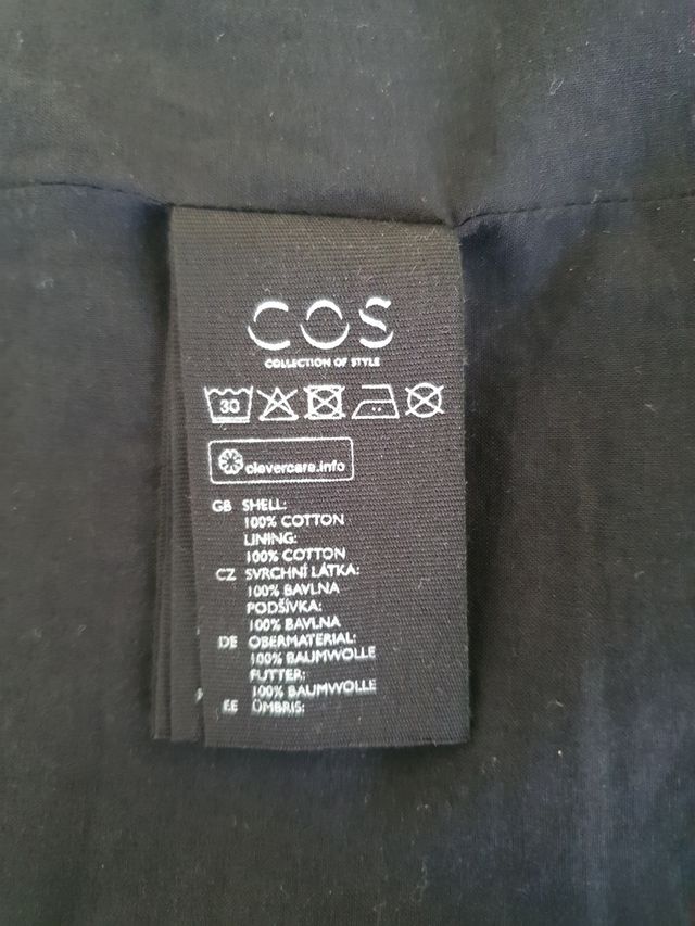 Parka Negra Marca COS