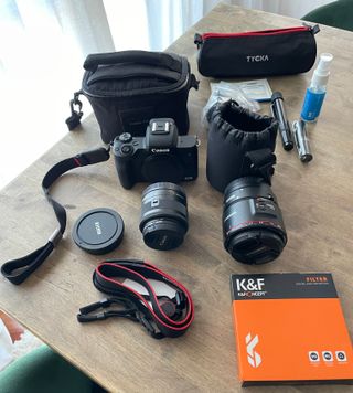 Cámara CANON EOS M50 + Objetivos + Accesorios