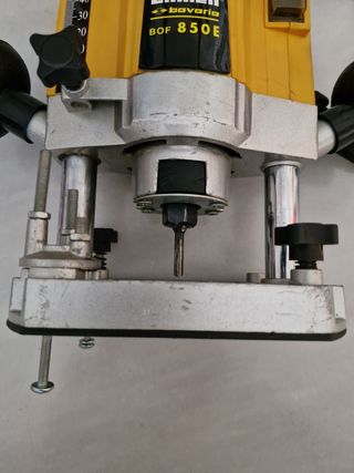 Fresadora einhell bavaria BOF 850 E