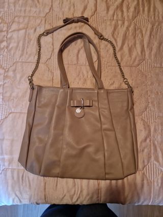 Bolso de hombro grande crema grisaceo o beige