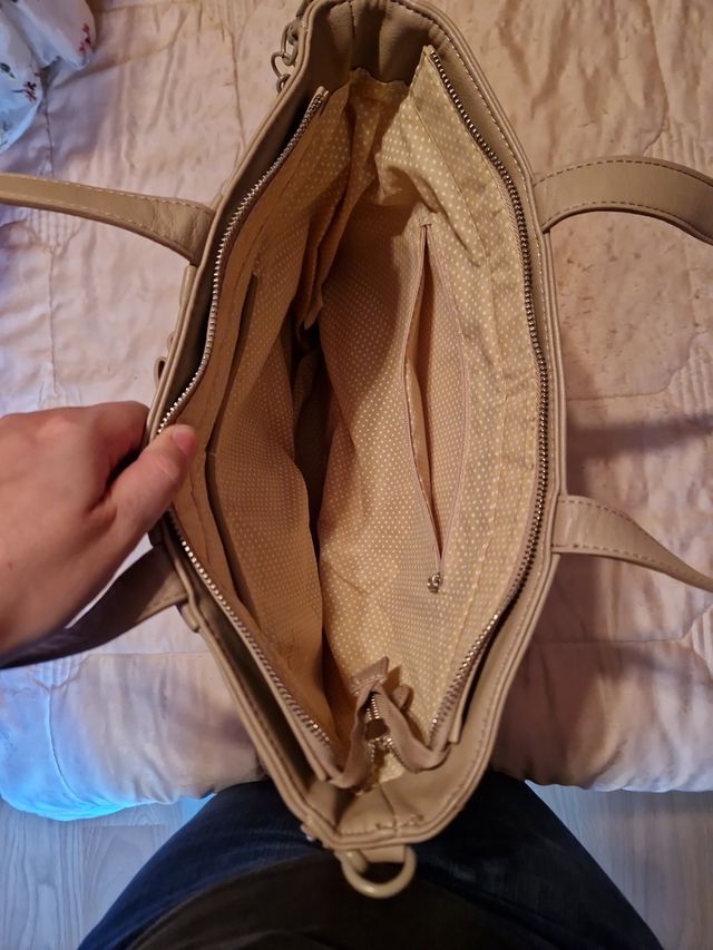 Bolso de hombro grande crema grisaceo o beige