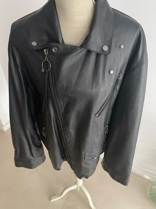 Cazadora biker piel negra talla L Zara