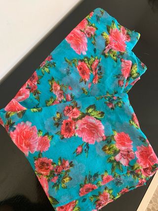 Foulard con rose Zara
