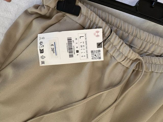 Pantalone con cartellino Zara
