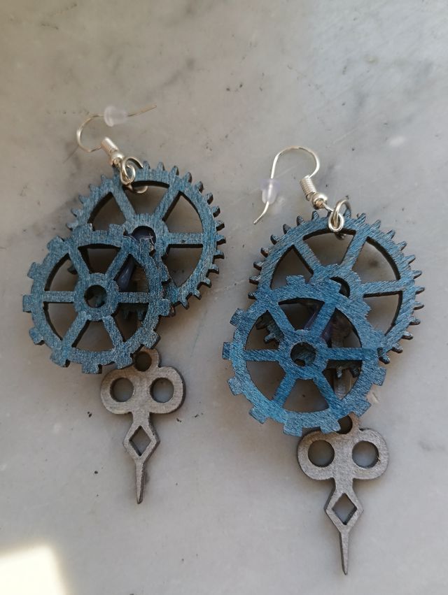 Orecchini steampunk in legno colore nero argento