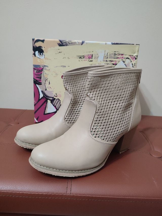 Stivaletti tronchetti estivi beige 38