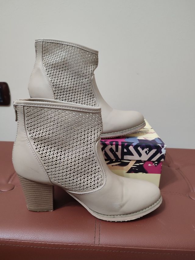 Stivaletti tronchetti estivi beige 38