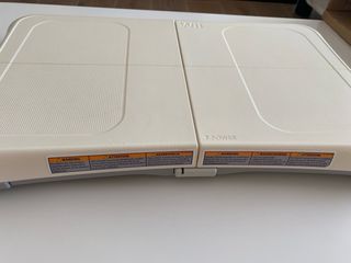 WII BALANCE BOARD + WII FIT PLUS
