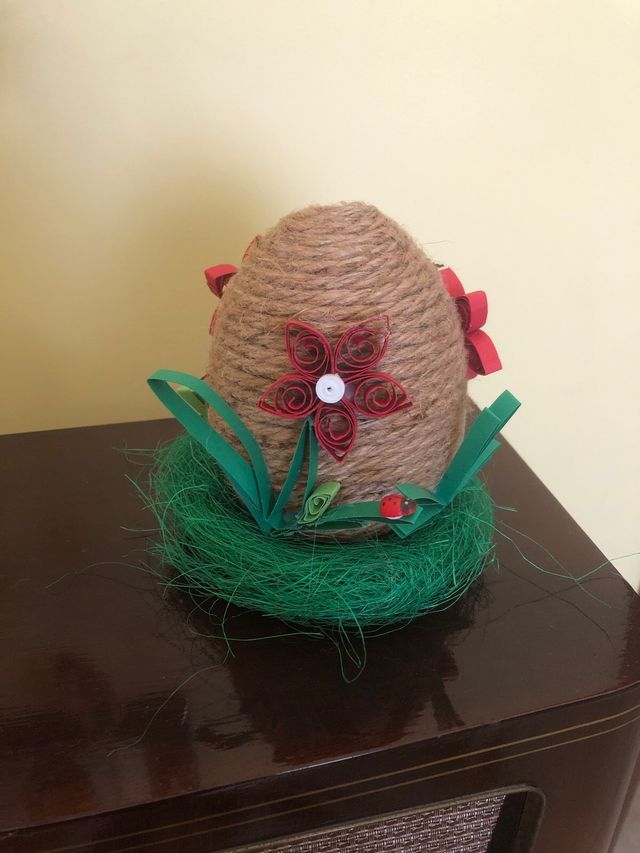 Uova pasquale decorata a mano