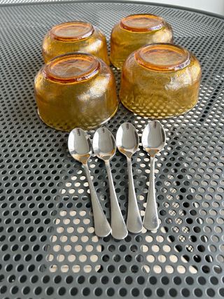 Ciotole vintage con cucchiaini