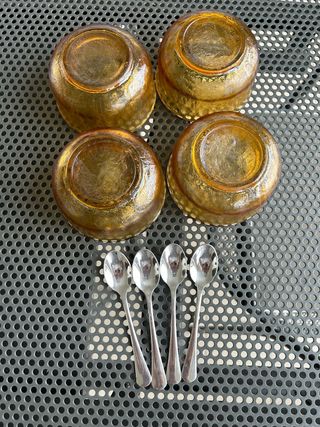 Ciotole vintage con cucchiaini