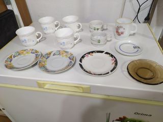 Juego de varias tazas de cafe