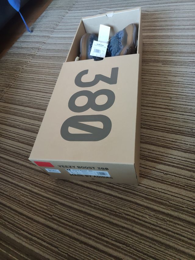 Adidas Yeezy boost 380