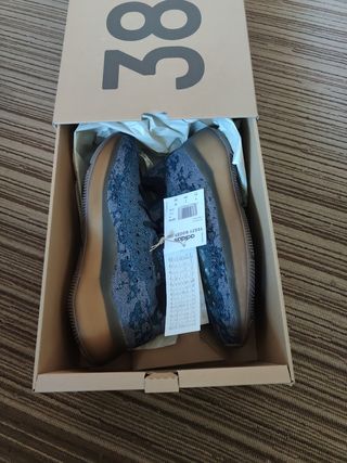 Adidas Yeezy boost 380