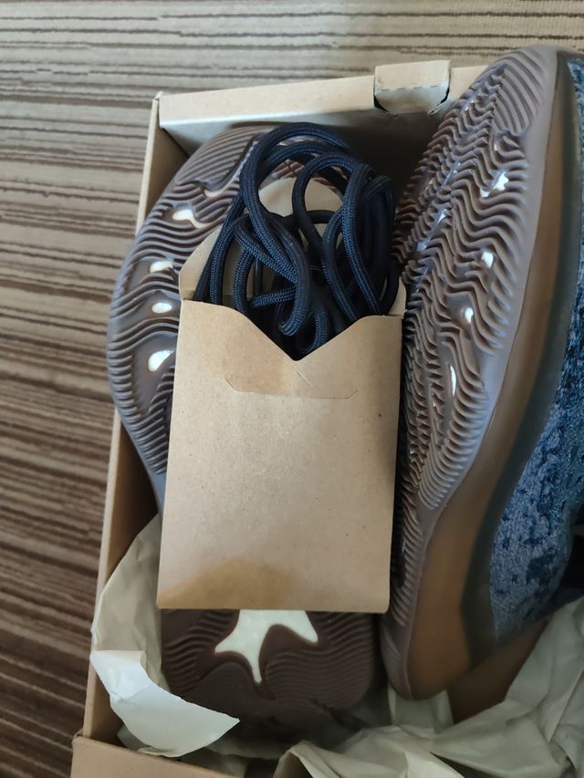 Adidas Yeezy boost 380