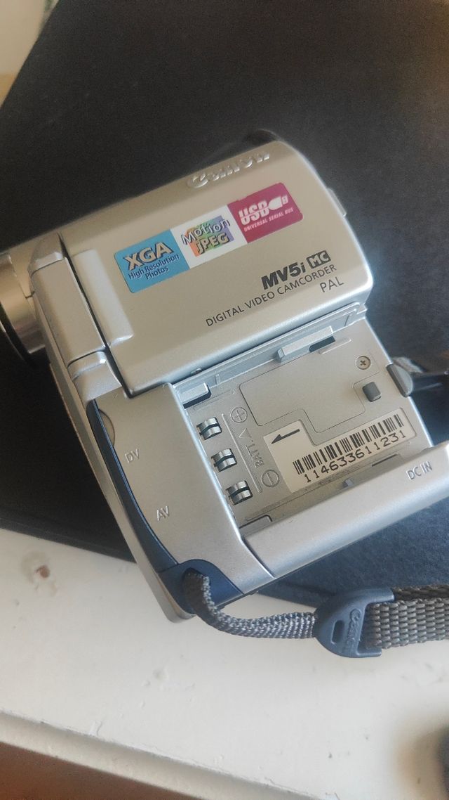 Cámara de vídeo portátil Canon MV5I