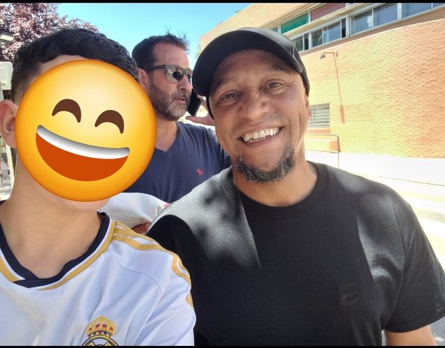 Camiseta firmada Roberto Carlos