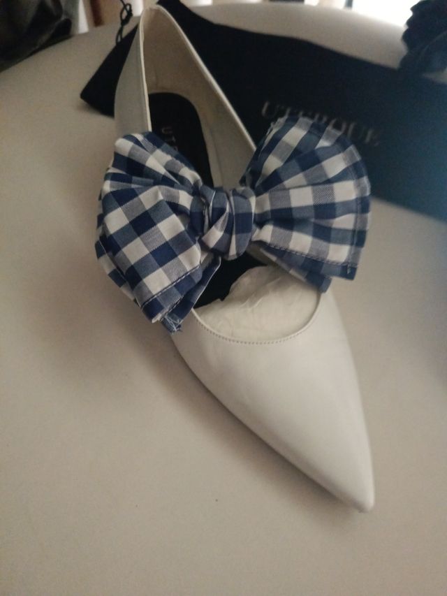 Zapato mujer MARCA UTERQUE bajo con accesorios de 