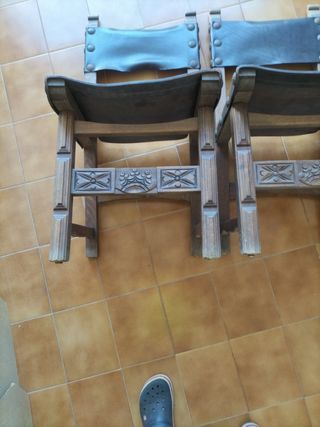 SILLAS MADERA Y CUERO