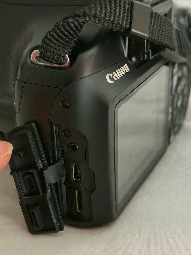 Canon EOS 1100D