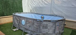 Piscina y depuradora