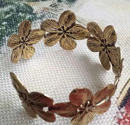 Brazalete de flores tendencia