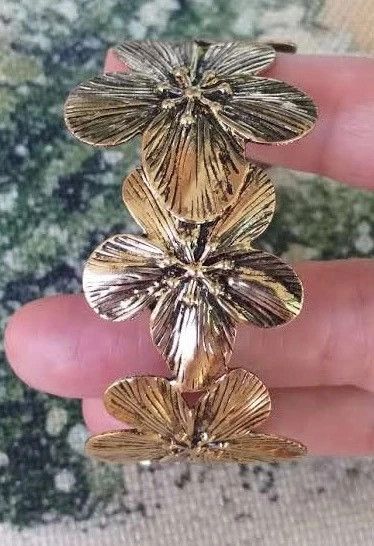 Brazalete de flores tendencia