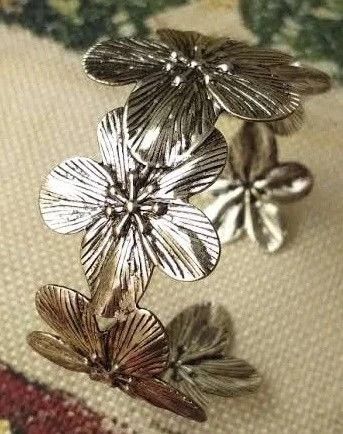 Brazalete de flores tendencia