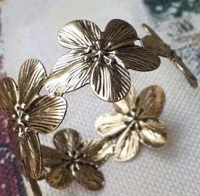 Brazalete de flores tendencia