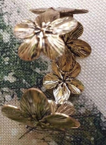 Brazalete de flores tendencia