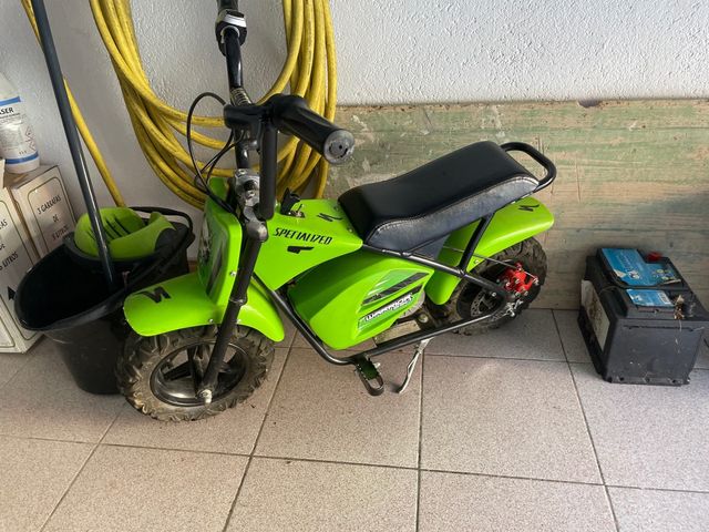 Moto bateria niño