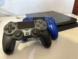PS4 edicion limitada con mando y juegos