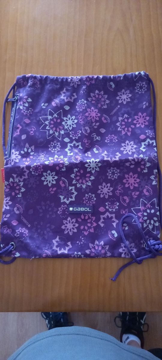 Preciosa mochila de cuerdas