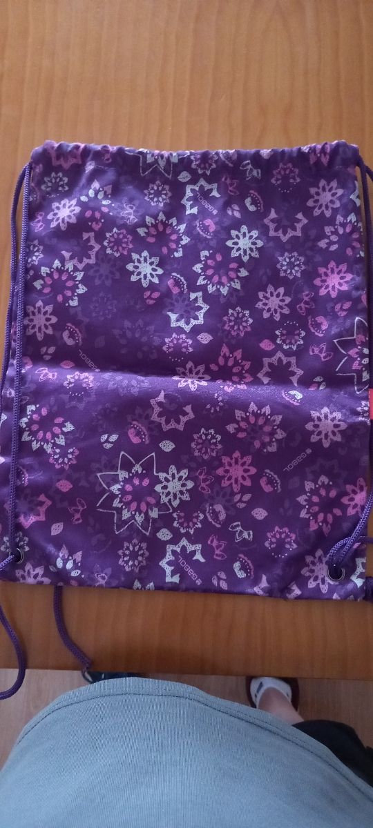 Preciosa mochila de cuerdas