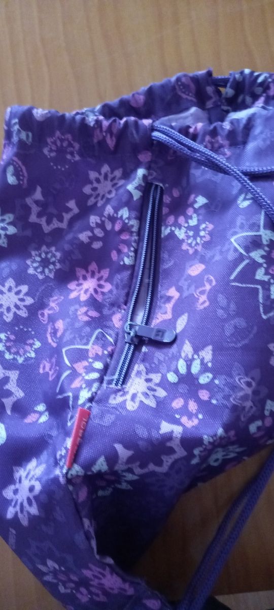 Preciosa mochila de cuerdas