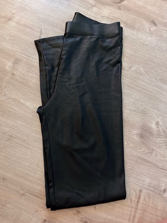 Pantalón de cuero Bershka