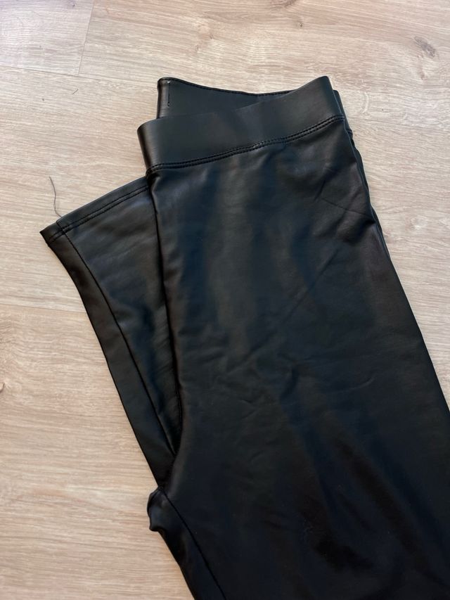 Pantalón de cuero Bershka