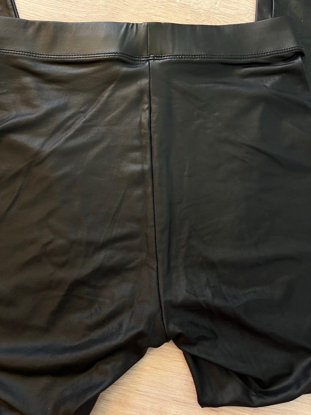 Pantalón de cuero Bershka