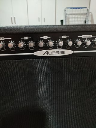 Amplificador ALESIS