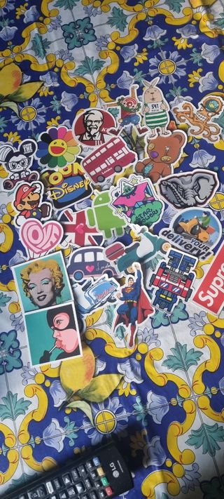 Lotto 24 adesivi in vinile