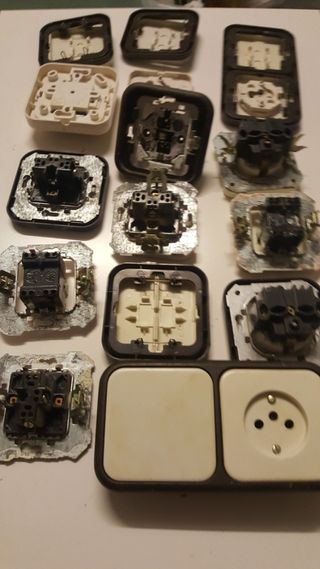 Inteŕruptores y enchufes empotrados