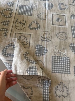 Tovaglia grande a cuori 162x135 cm