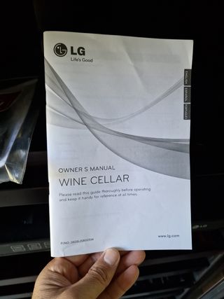 Vinoteca LG con separación temperatura