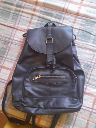 Mochila mediana negra