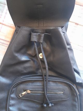 Mochila mediana negra