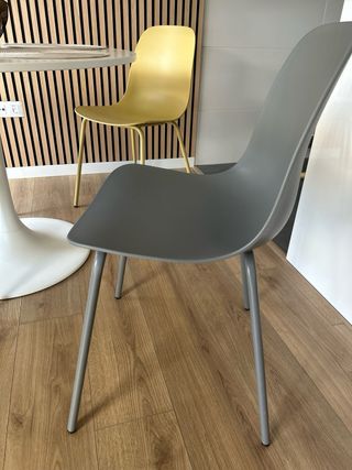 Conjunto de mesa y sillas