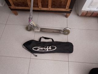 Patinetes plegables de aluminio y bolsa.
